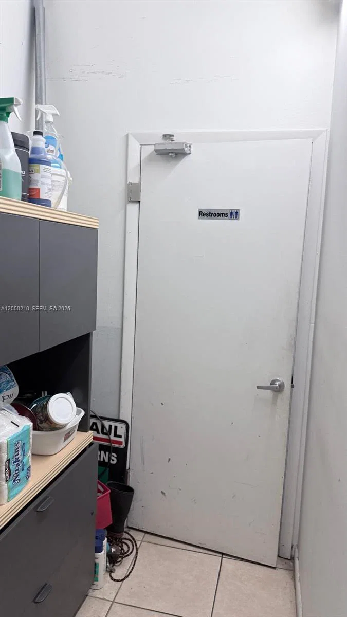 Established Shipping and Money Transfer Service with Loyal Customer Base