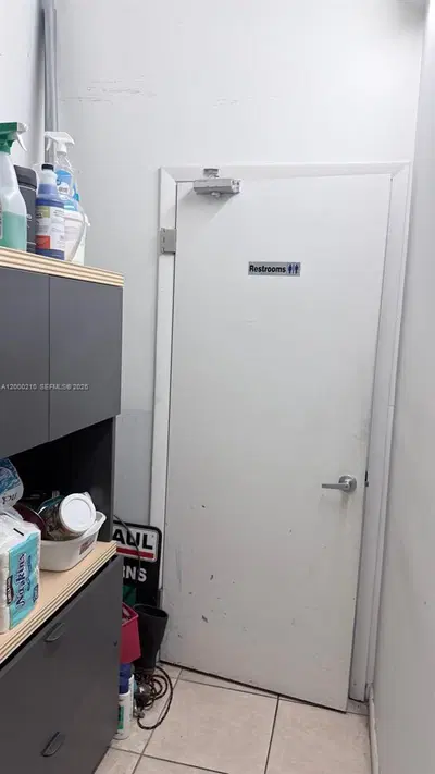 Established Shipping and Money Transfer Service with Loyal Customer Base