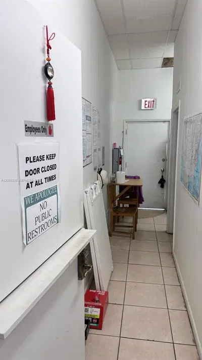 Established Shipping and Money Transfer Service with Loyal Customer Base