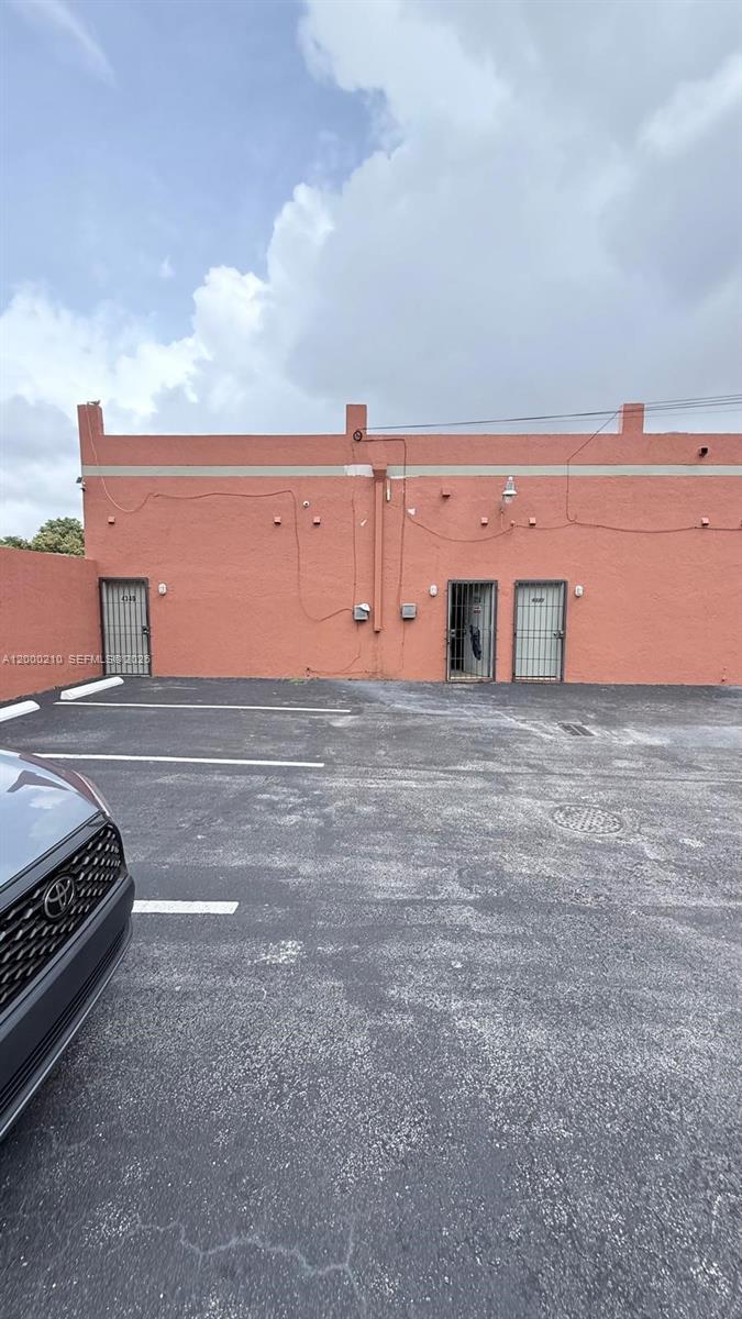 Established Shipping and Money Transfer Service with Loyal Customer Base