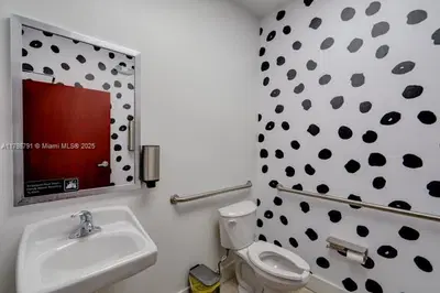 Turnkey Sushi Restaurant in Prime Retail Location