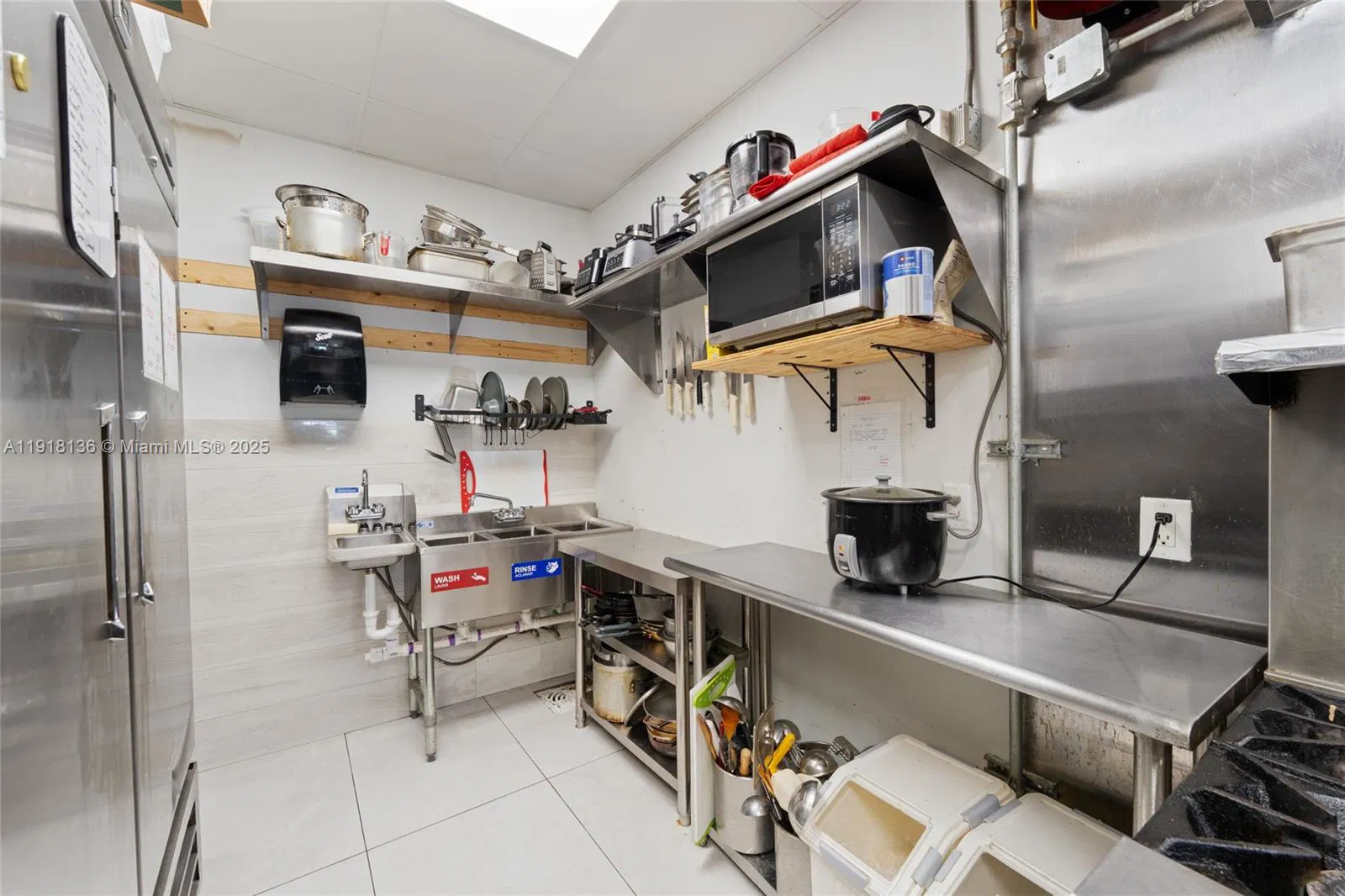 Established Restaurant and Cafeteria with Loyal Customer Base