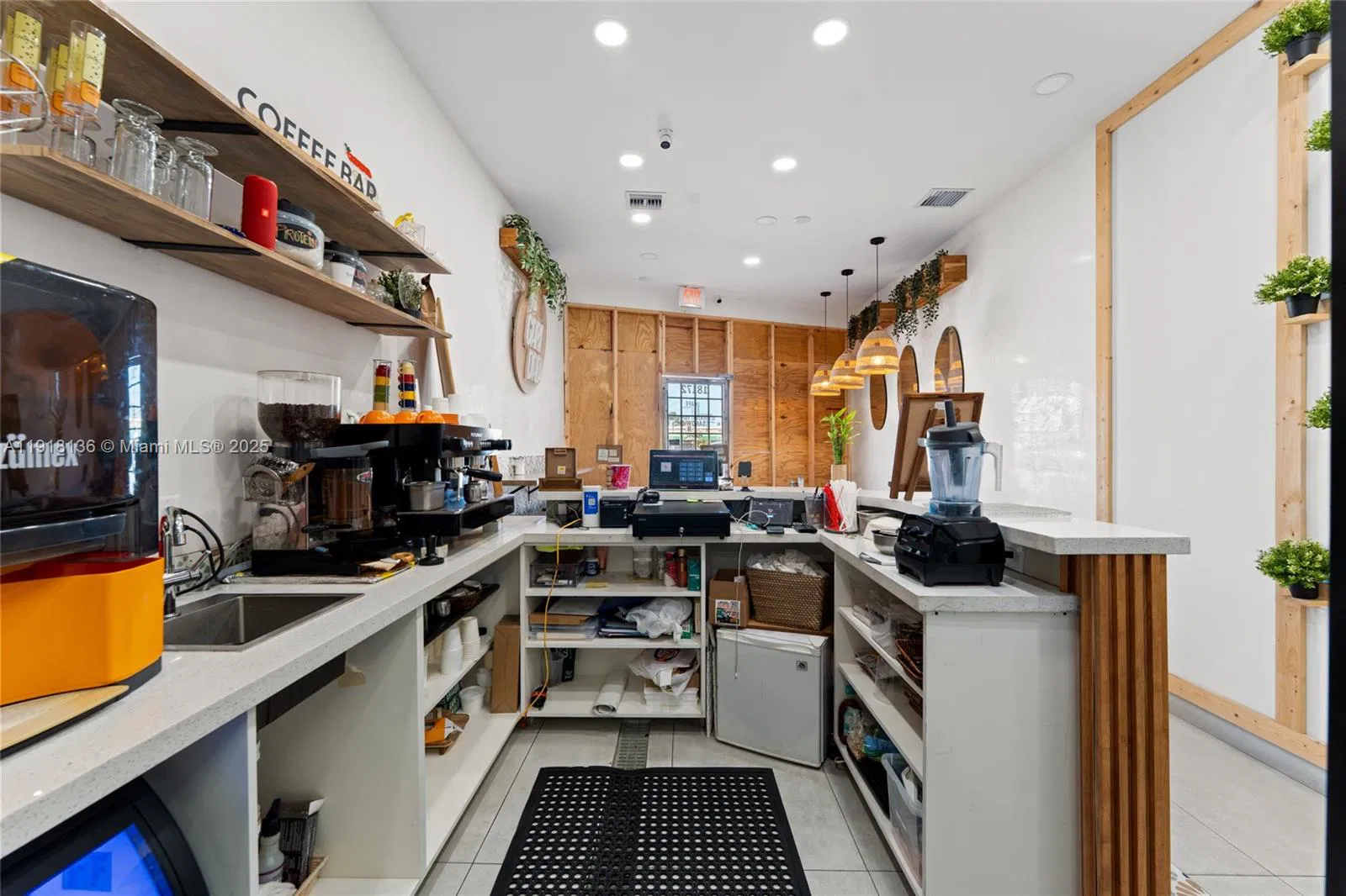 Established Restaurant and Cafeteria with Loyal Customer Base