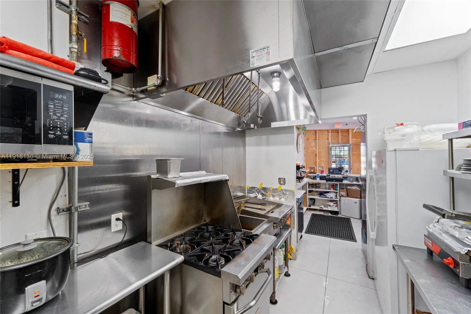 Established Restaurant and Cafeteria with Loyal Customer Base