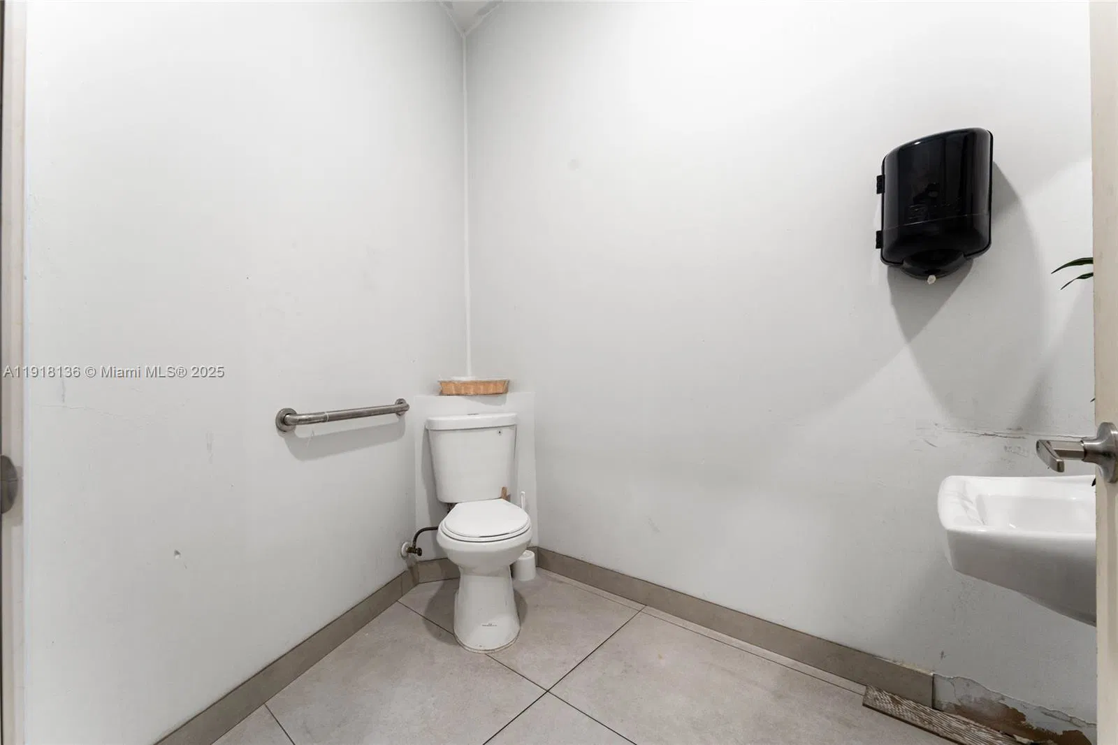 Established Restaurant and Cafeteria with Loyal Customer Base