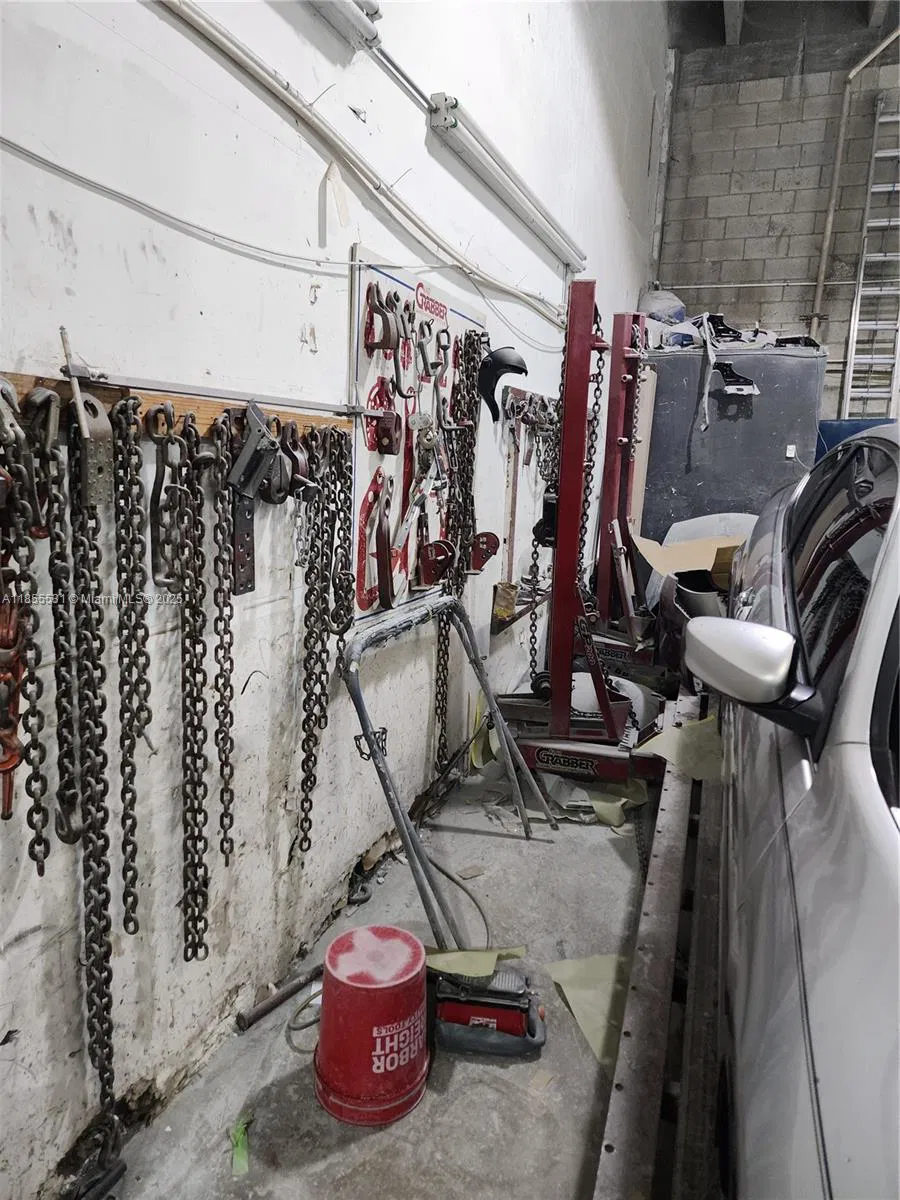 Established Auto Body Shop with Turnkey Operations