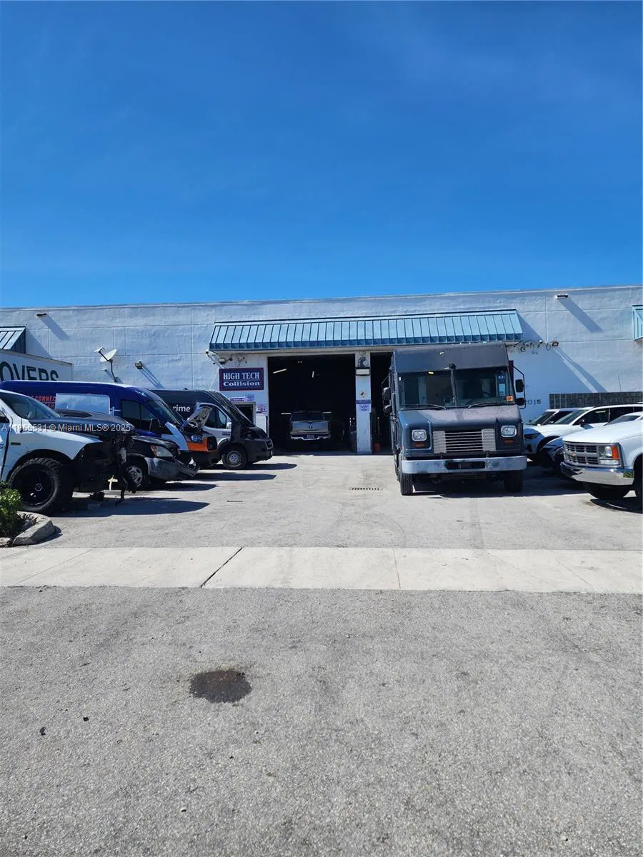 Established Auto Body Shop with Turnkey Operations