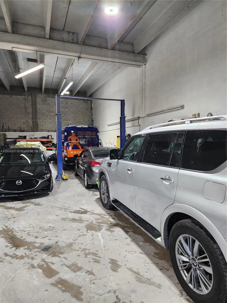 Established Auto Body Shop with Turnkey Operations