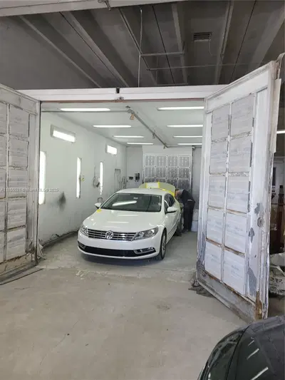 Established Auto Body Shop with Turnkey Operations