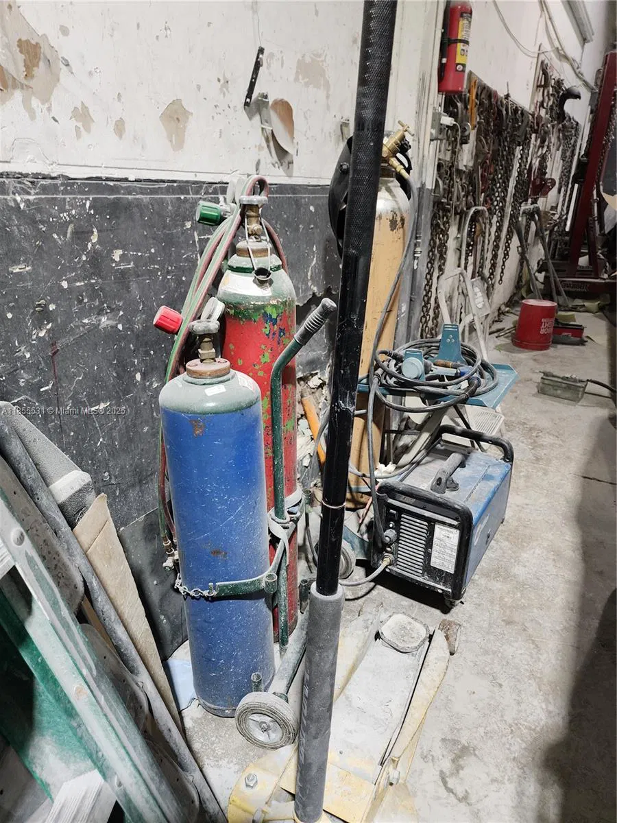 Established Auto Body Shop with Turnkey Operations