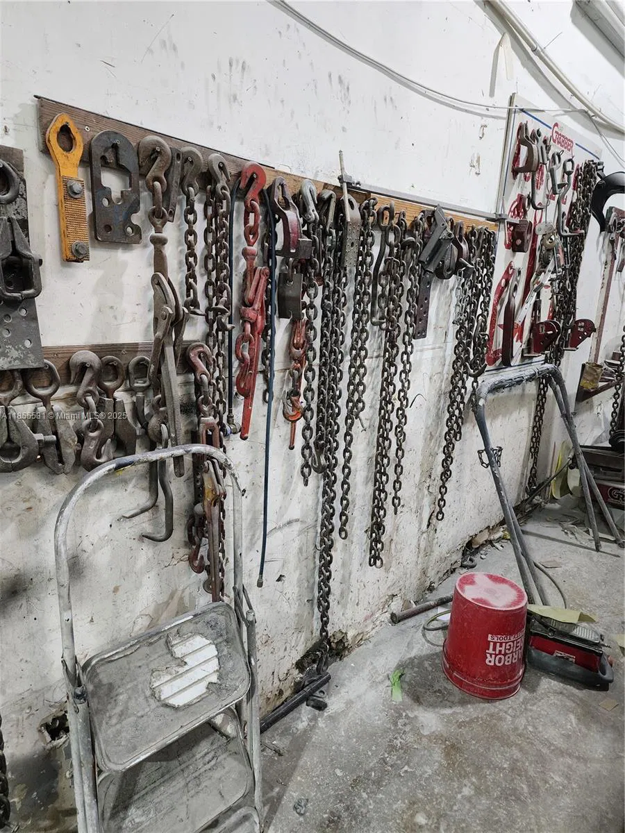 Established Auto Body Shop with Turnkey Operations