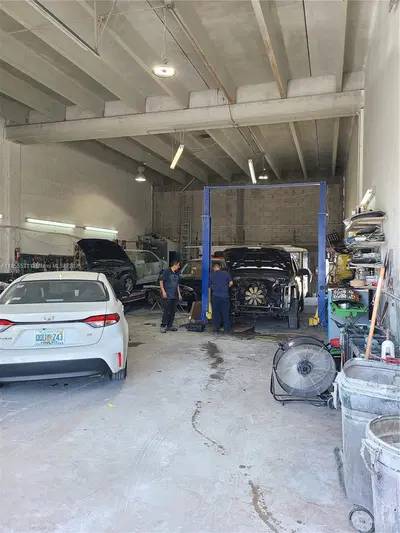Established Auto Body Shop with Turnkey Operations