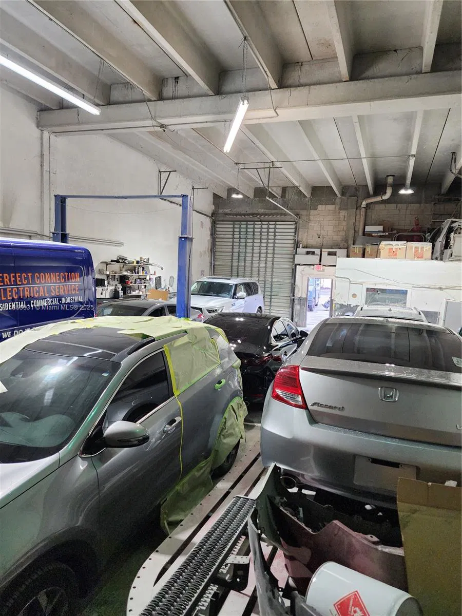 Established Auto Body Shop with Turnkey Operations