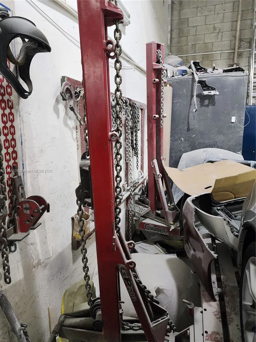 Established Auto Body Shop with Turnkey Operations