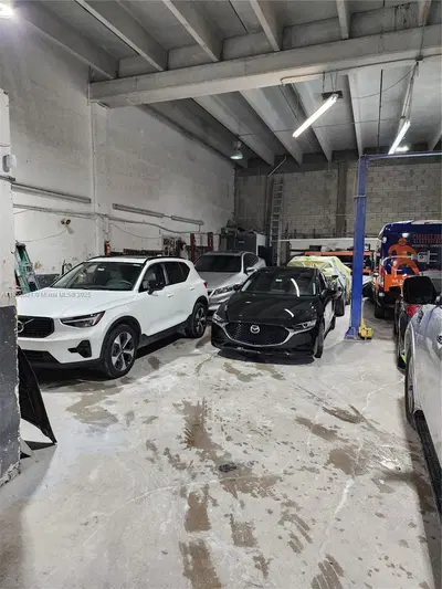 Established Auto Body Shop with Turnkey Operations