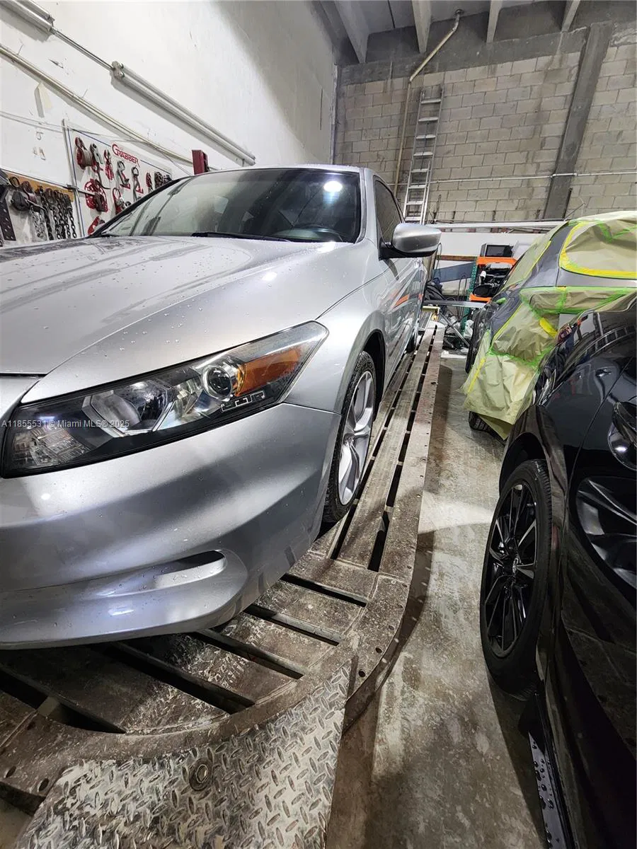 Established Auto Body Shop with Turnkey Operations