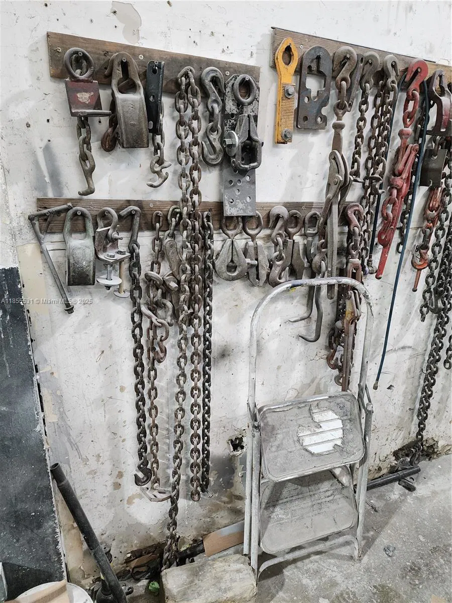 Established Auto Body Shop with Turnkey Operations