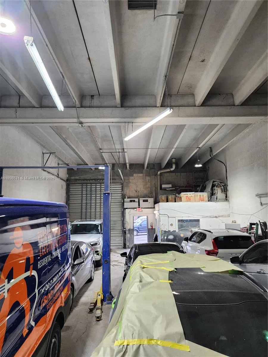 Established Auto Body Shop with Turnkey Operations