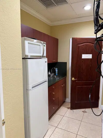 Turnkey Medical Clinic with Existing Insurance Contracts