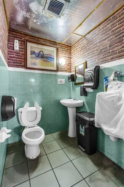 Established Dominican Restaurant with Strong Community Ties