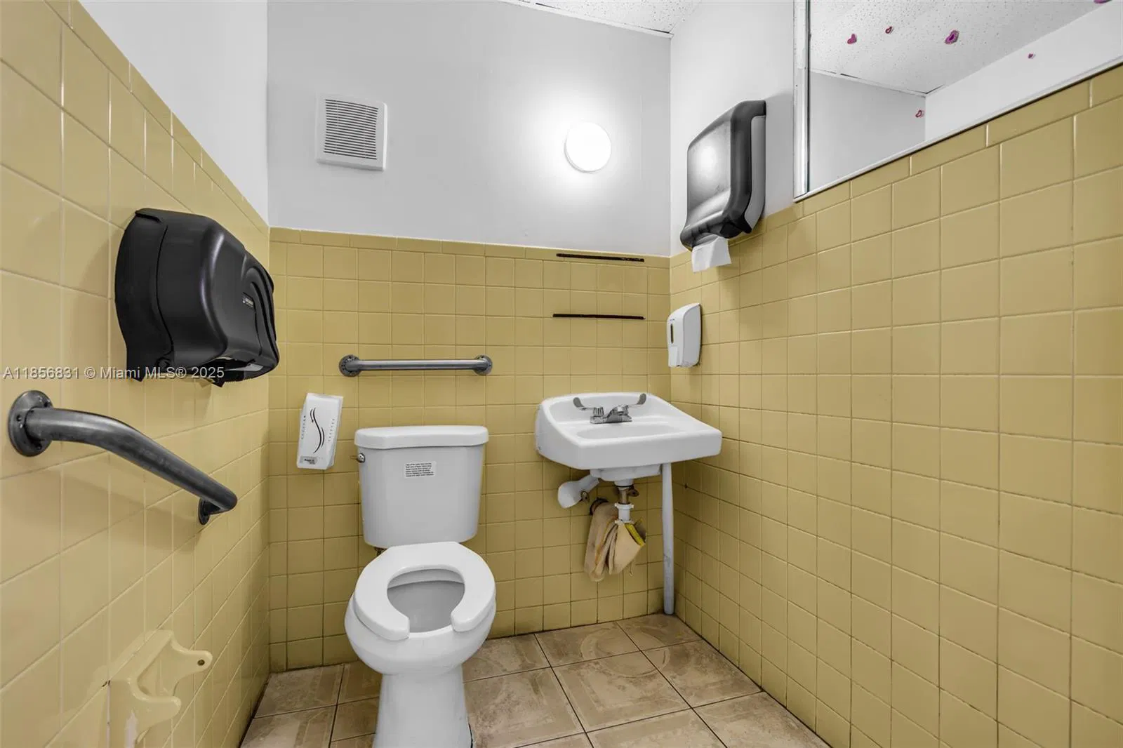 Established Dominican Restaurant with Strong Community Ties