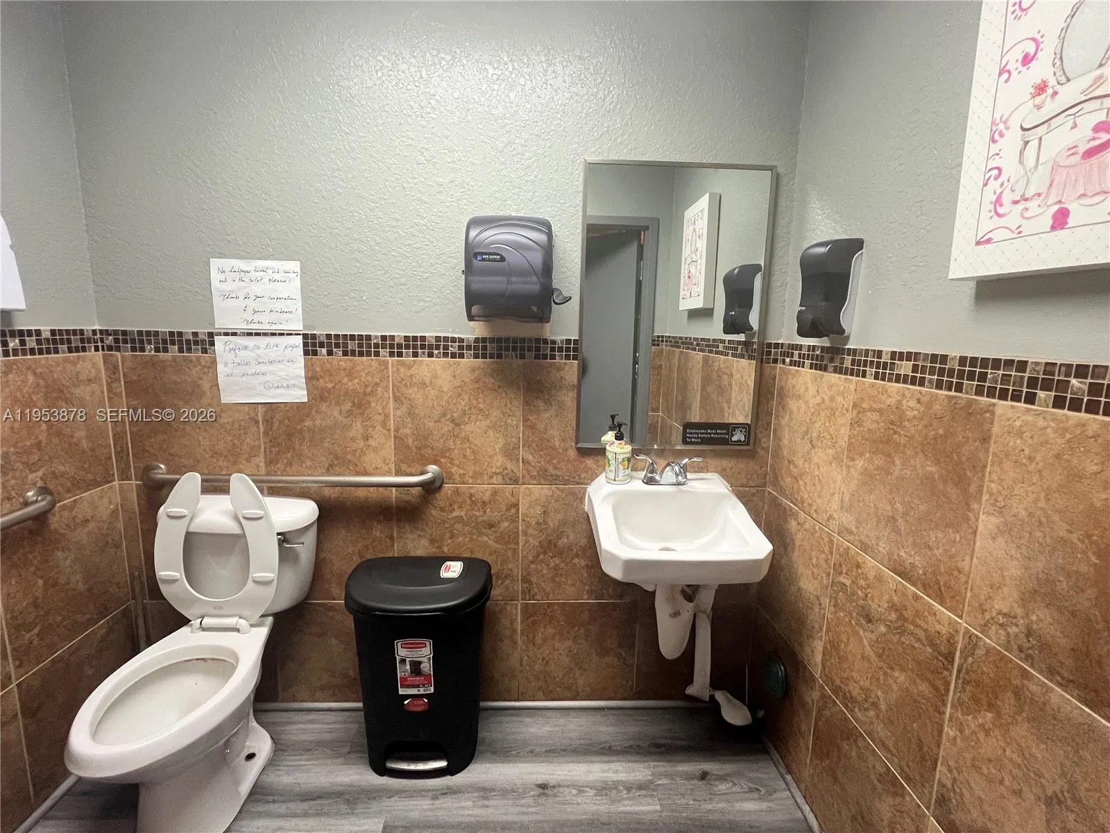 Versatile Restaurant Space with Essential Infrastructure