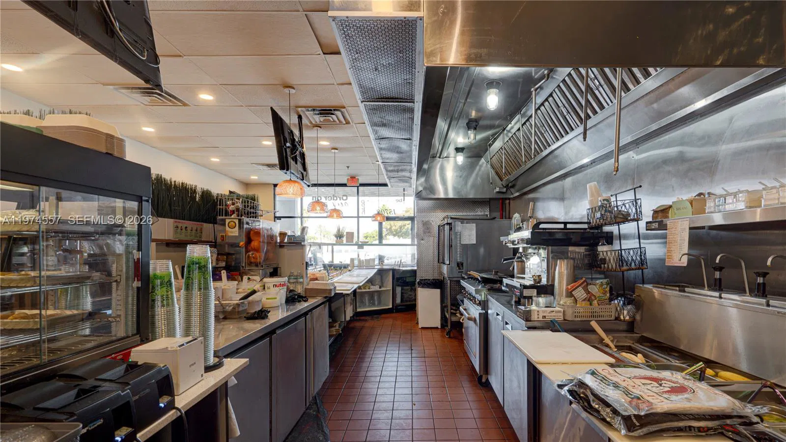 Prime Restaurant Space in High Traffic Retail Center