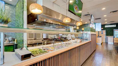 Prime Restaurant Space in High Traffic Retail Center