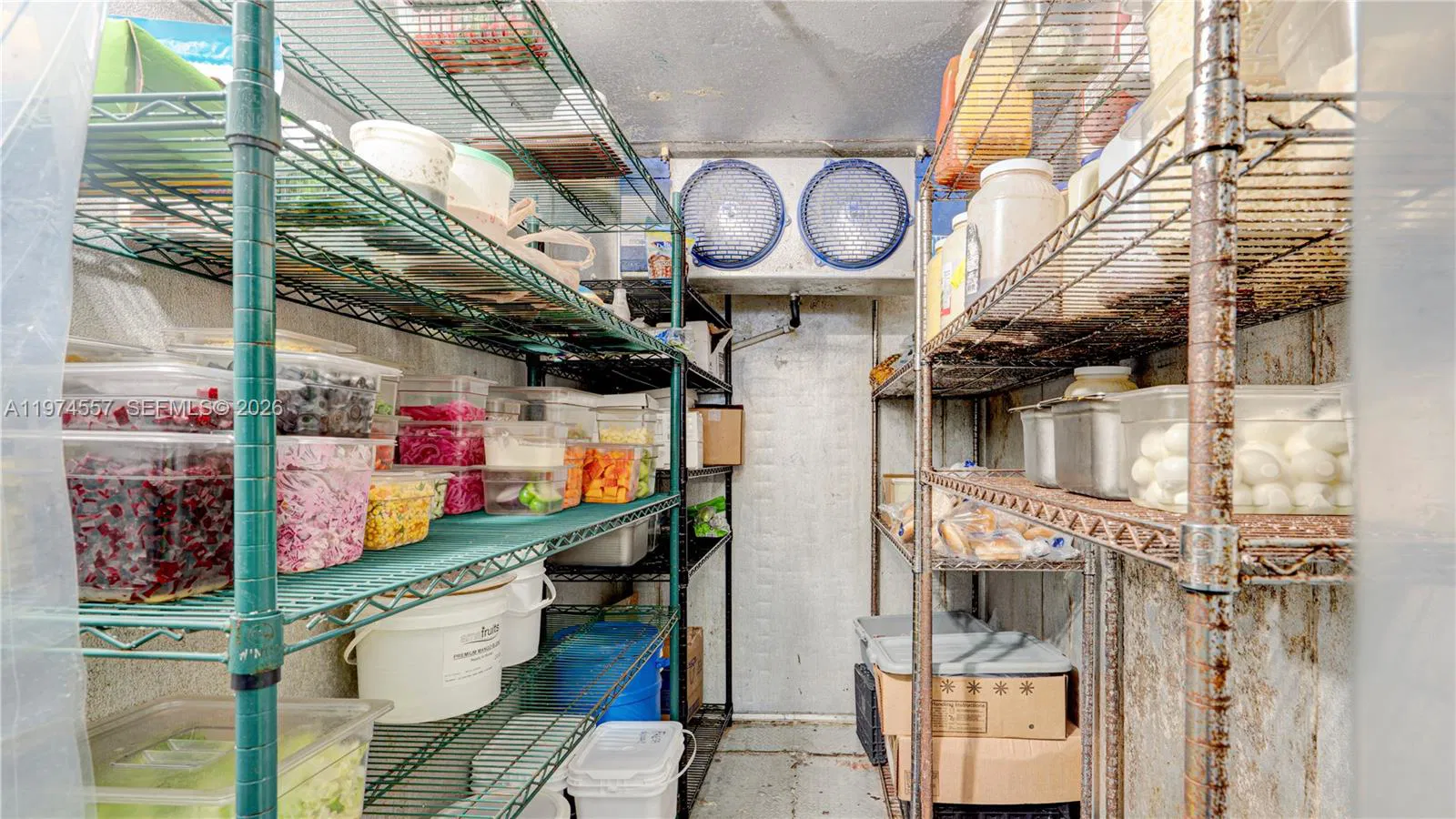 Prime Restaurant Space in High Traffic Retail Center