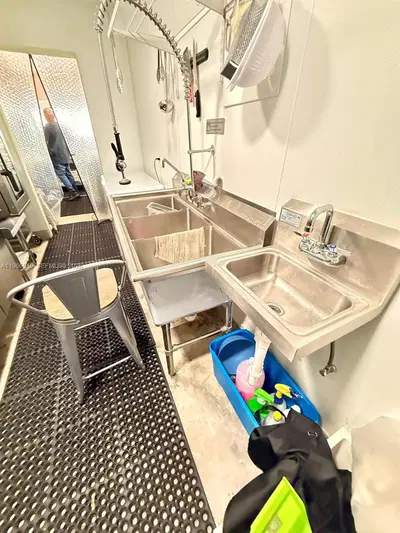 Turnkey Quick Service Restaurant with Low Locked In Rent