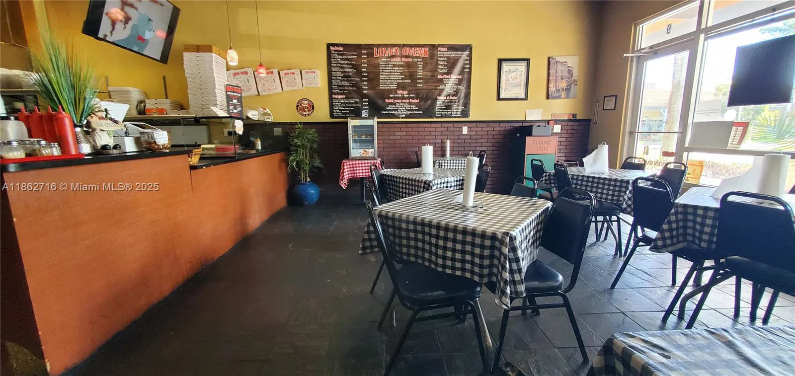 Turnkey Pizza Restaurant with Strong Customer Reviews