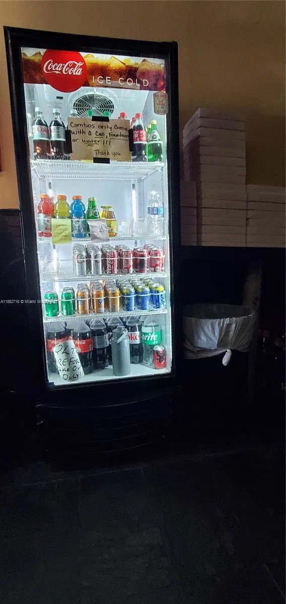 Turnkey Pizza Restaurant with Strong Customer Reviews