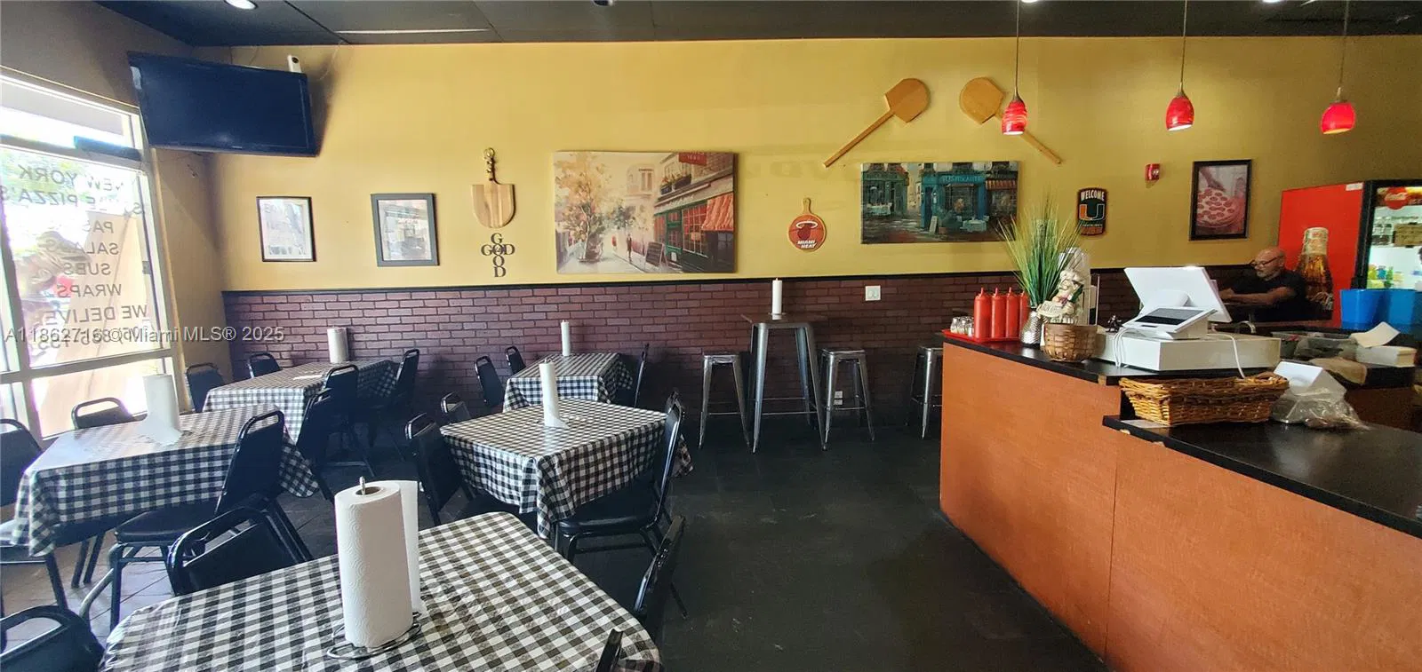 Turnkey Pizza Restaurant with Strong Customer Reviews