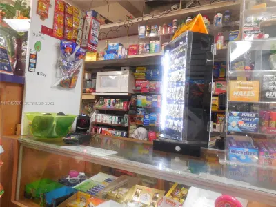 Turnkey Retail Business with High Visibility