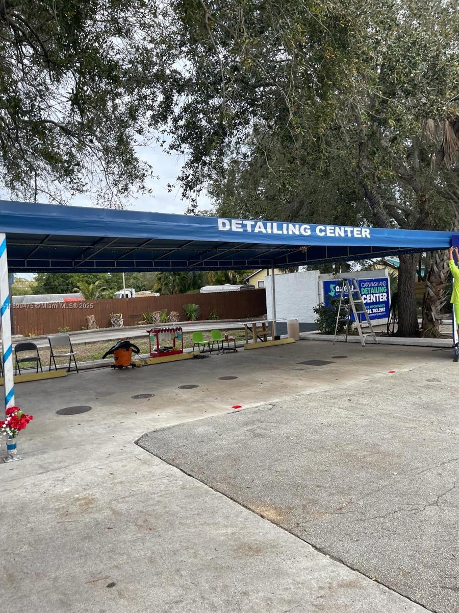 Thriving Car Wash with High Traffic Location