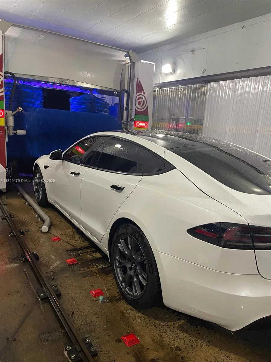 Thriving Car Wash with High Traffic Location