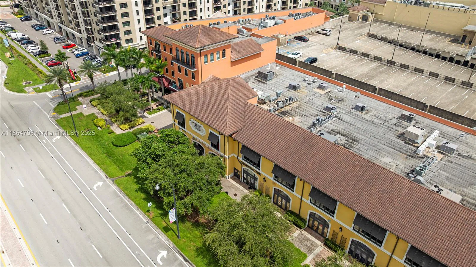 Turnkey Restaurant with Prime Shopping Center Location