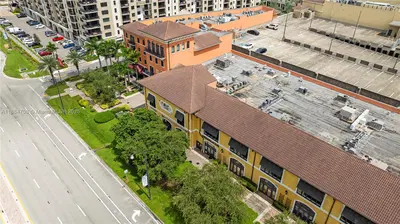 Turnkey Restaurant with Prime Shopping Center Location