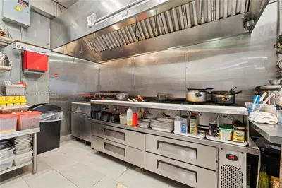 Turnkey Restaurant with Prime Shopping Center Location