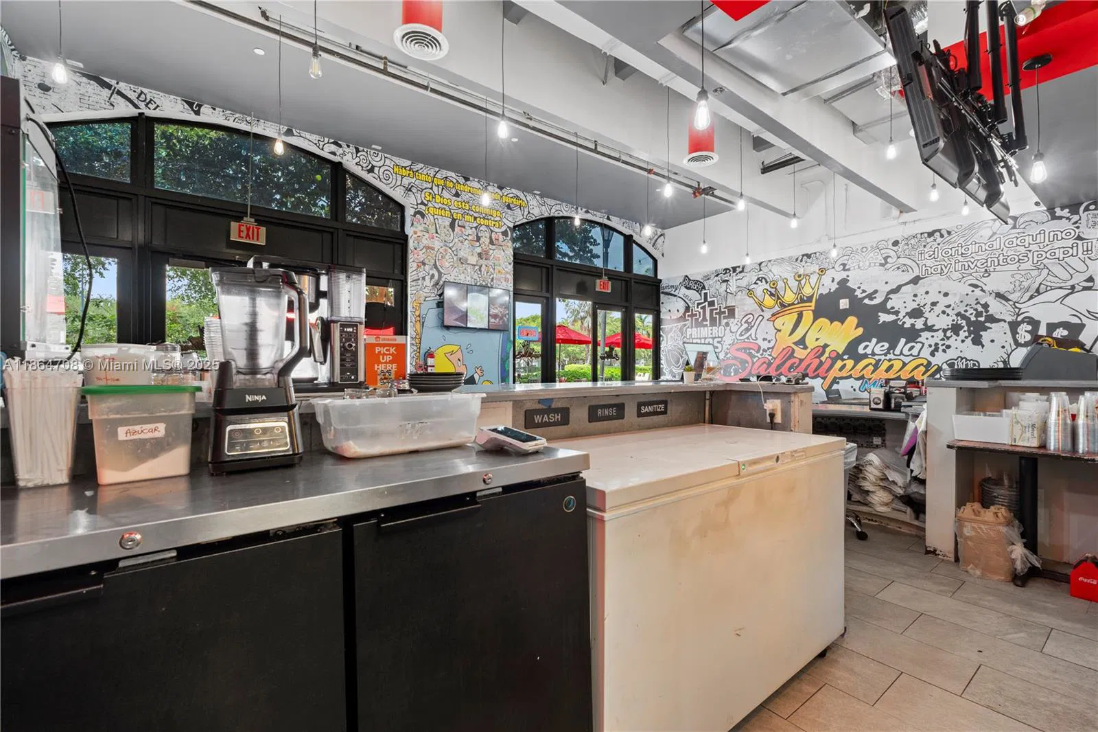 Turnkey Restaurant with Prime Shopping Center Location