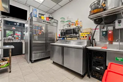 Turnkey Restaurant with Prime Shopping Center Location