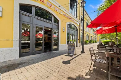 Turnkey Restaurant with Prime Shopping Center Location