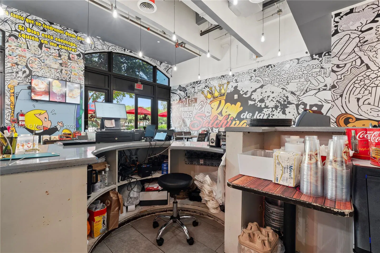 Turnkey Restaurant with Prime Shopping Center Location