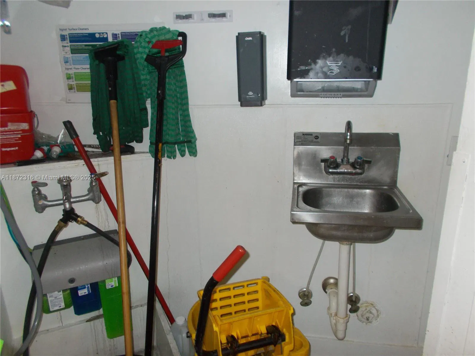 Turnkey Pizzeria with Established Customer Base