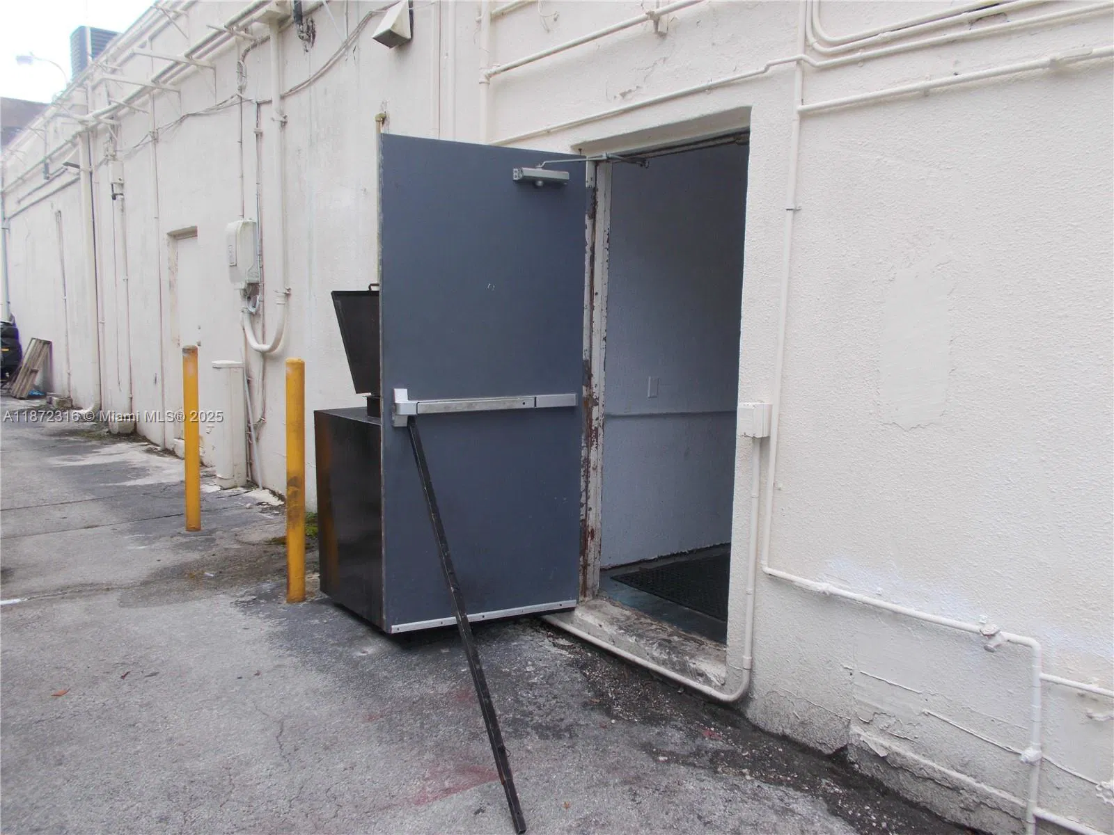 Turnkey Pizzeria with Established Customer Base