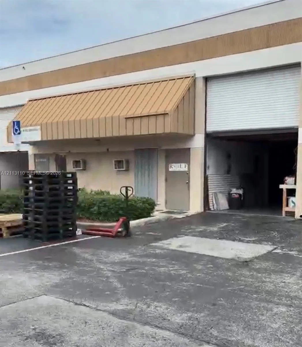 Established Food and Charcoal Distributor with Supermarket Contracts