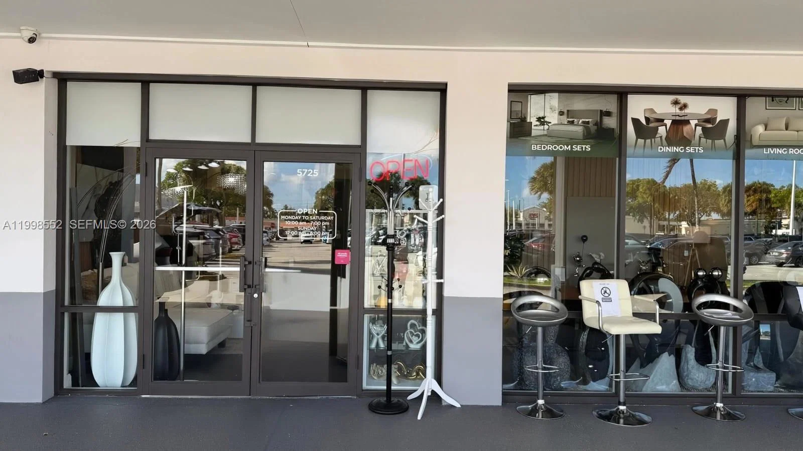 Established Furniture Business with Strong Vendor Relationships