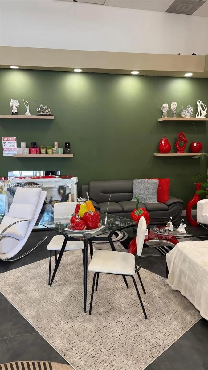 Established Furniture Business with Strong Vendor Relationships