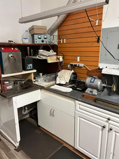 Established Jewelry Store with Turnkey Repair Operations