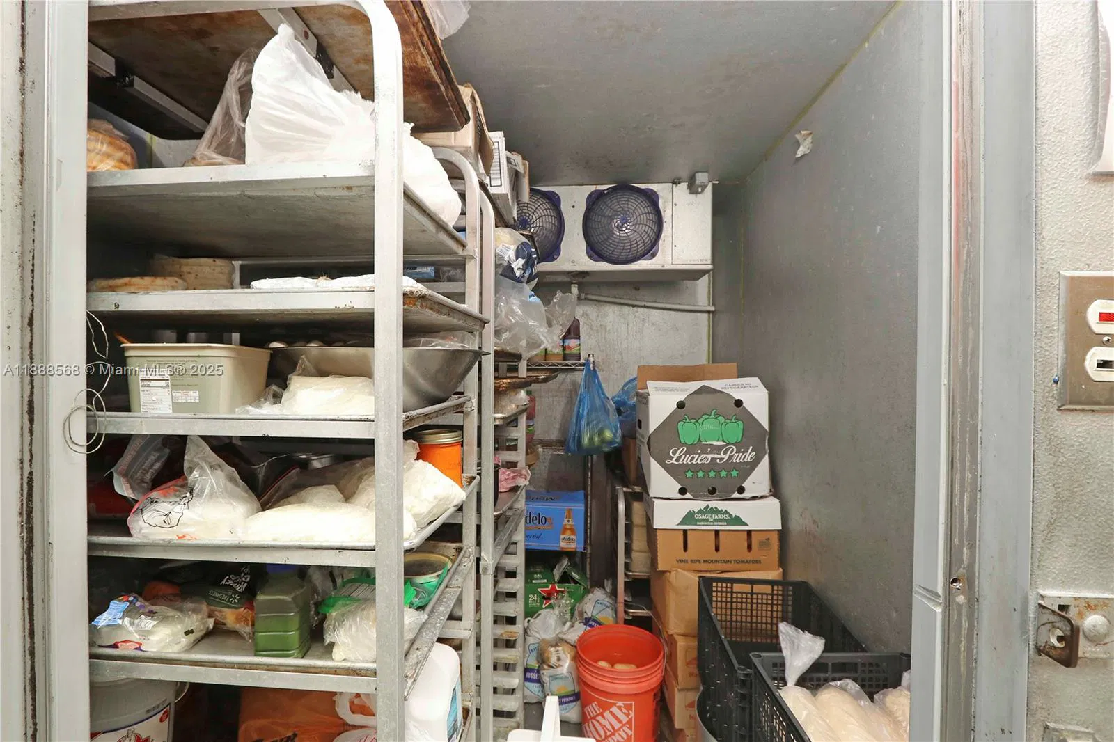 Iconic Colombian Restaurant with a Prime Location